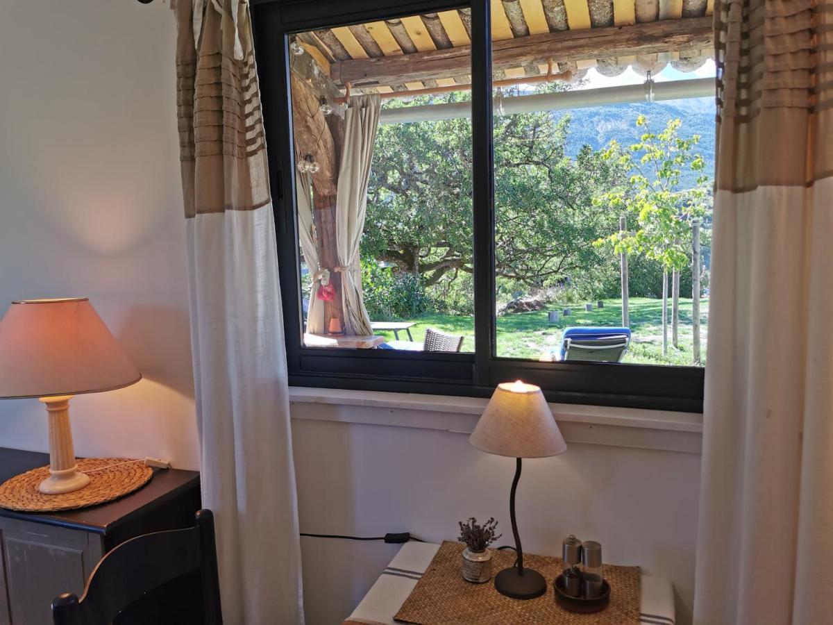 La Peyregoune, Logement En Pleine Nature Et Table D'Hotes Blieux Kültér fotó